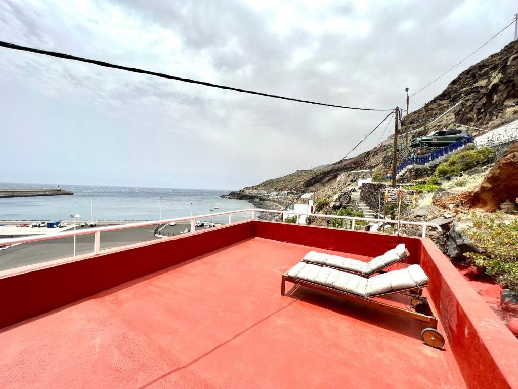 Atico de 2 dormitorios con vista al Mar, a 100 m de playa photo 2