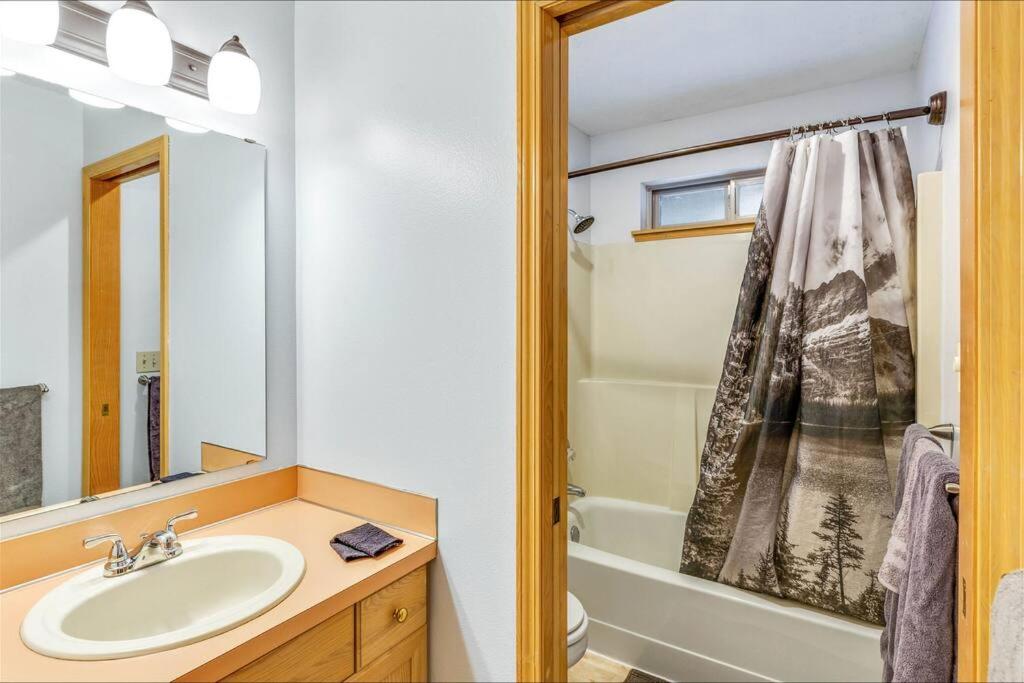 Basecamp Cabin photo 1