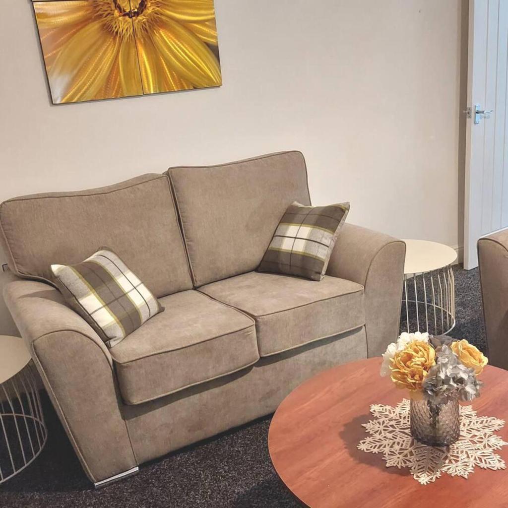 4-Bed House in Accrington photo 2