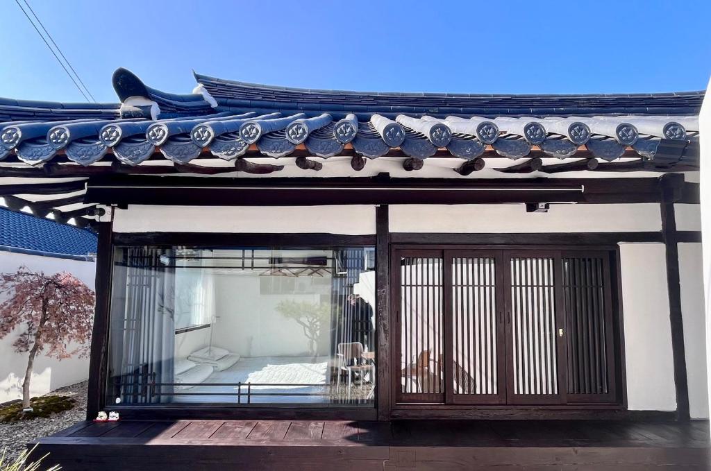 Hanok Dasi Bom