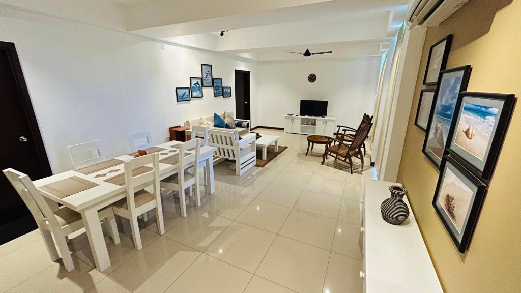 Apartment314 Oceanfront condos Nilaveli photo 4