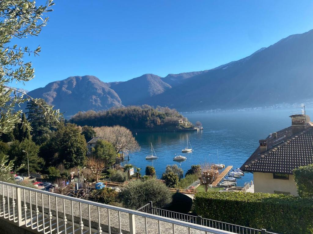 Villa The Central Tree - Lake View and Terrace