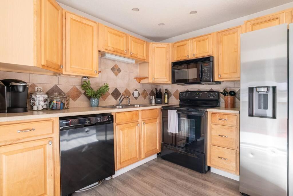 Arvada Escape: Central 4Br - Themed - Fire Pit photo 2