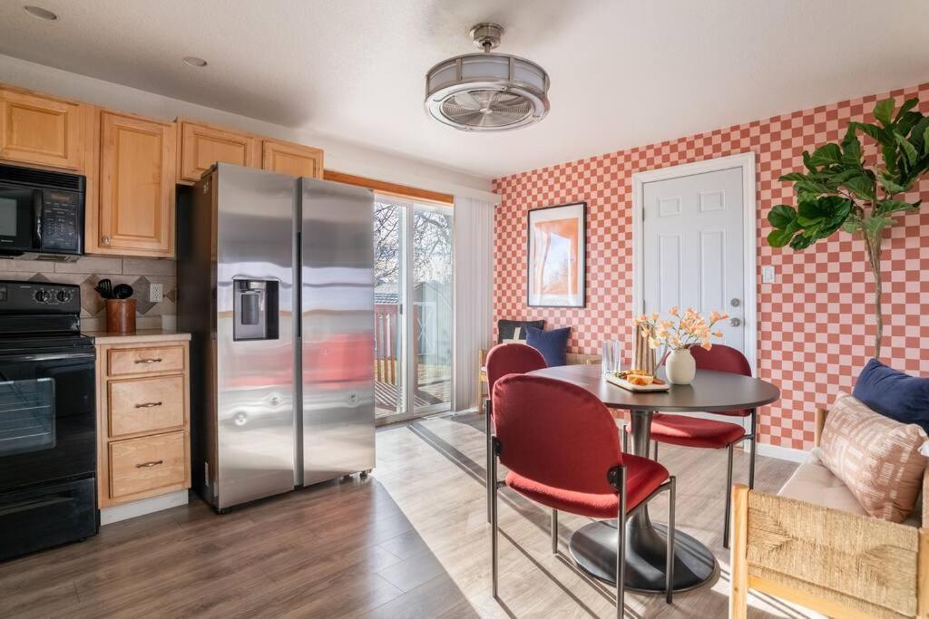 Arvada Escape: Central 4Br - Themed - Fire Pit photo 3