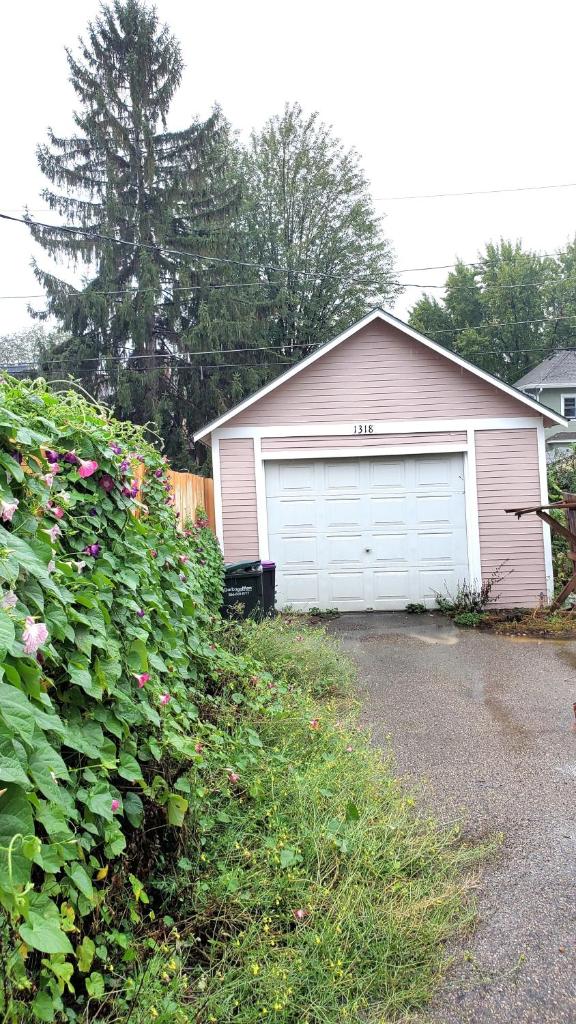 Pinkston Gardens photo 2