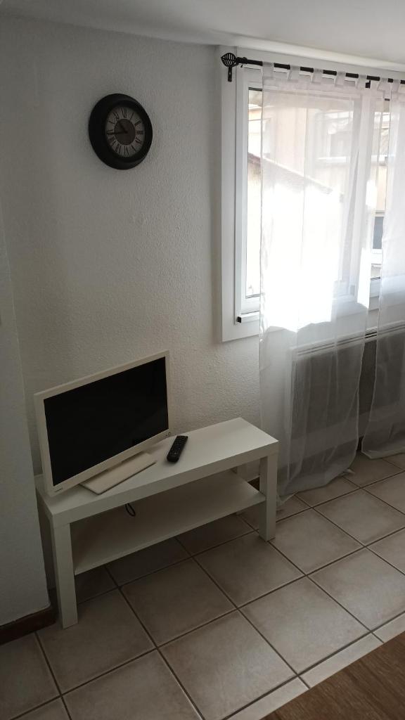 Petit t2 au centre ville photo 2