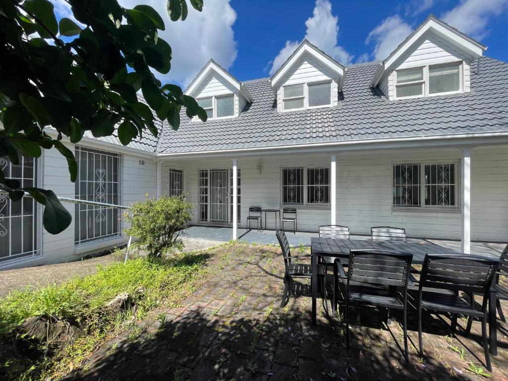 Chatswood house 6 bedroom with pool and view photo 1