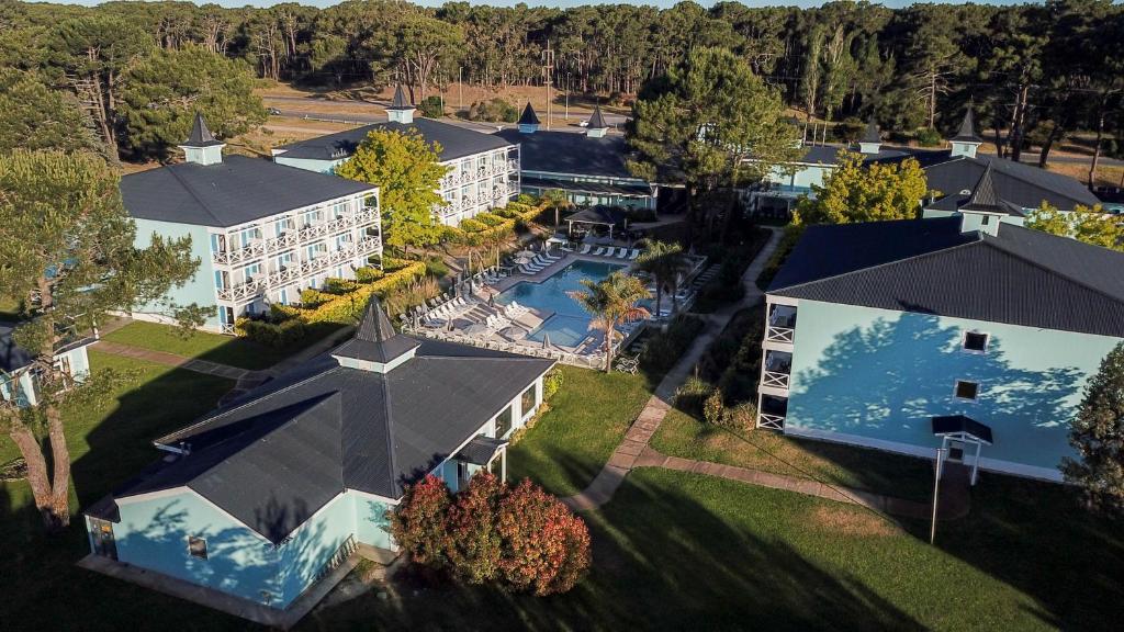 Howard Johnson Hotel & Convention Center Madariaga - Carilo