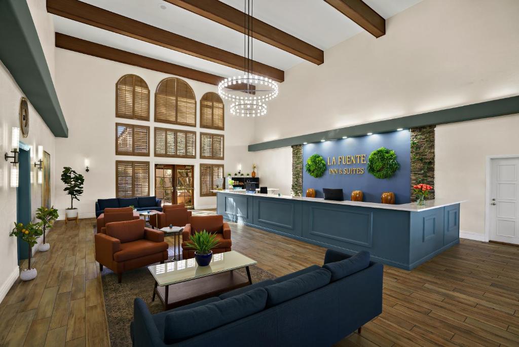 La Fuente Inn & Suites image