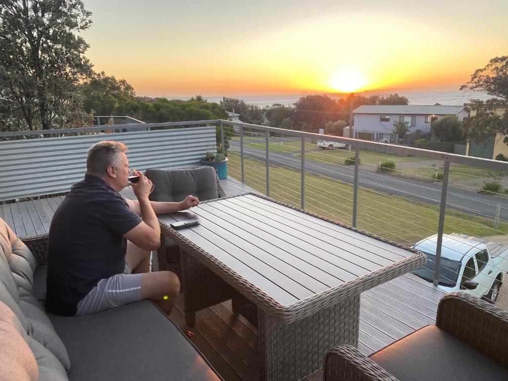 Breathtaking Ocean View & short walk to the beach, Pets Welcome FREE WIFI photo 3