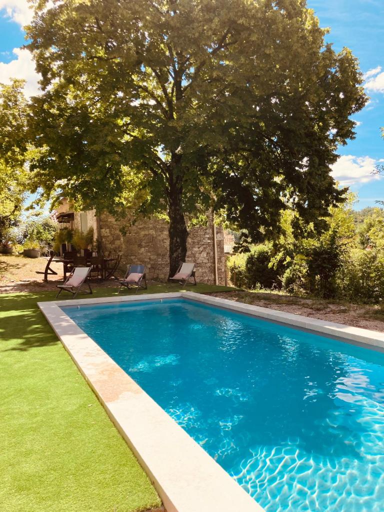 Domaine Sainte Raffine, piscine, charme et insolite