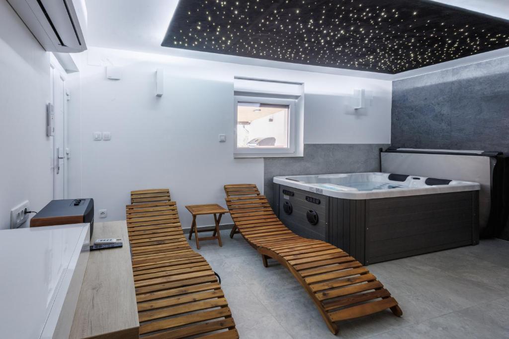 Franc Holiday House With a Spacious Terrace, Hot Tub And Sauna photo 1