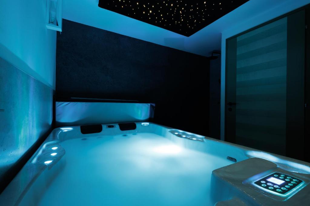 Franc Holiday House With a Spacious Terrace, Hot Tub And Sauna photo 2