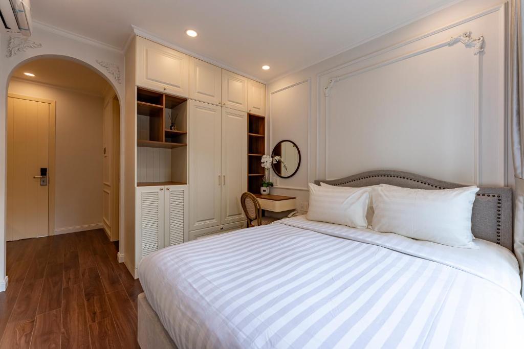 Golden Sun Apartment