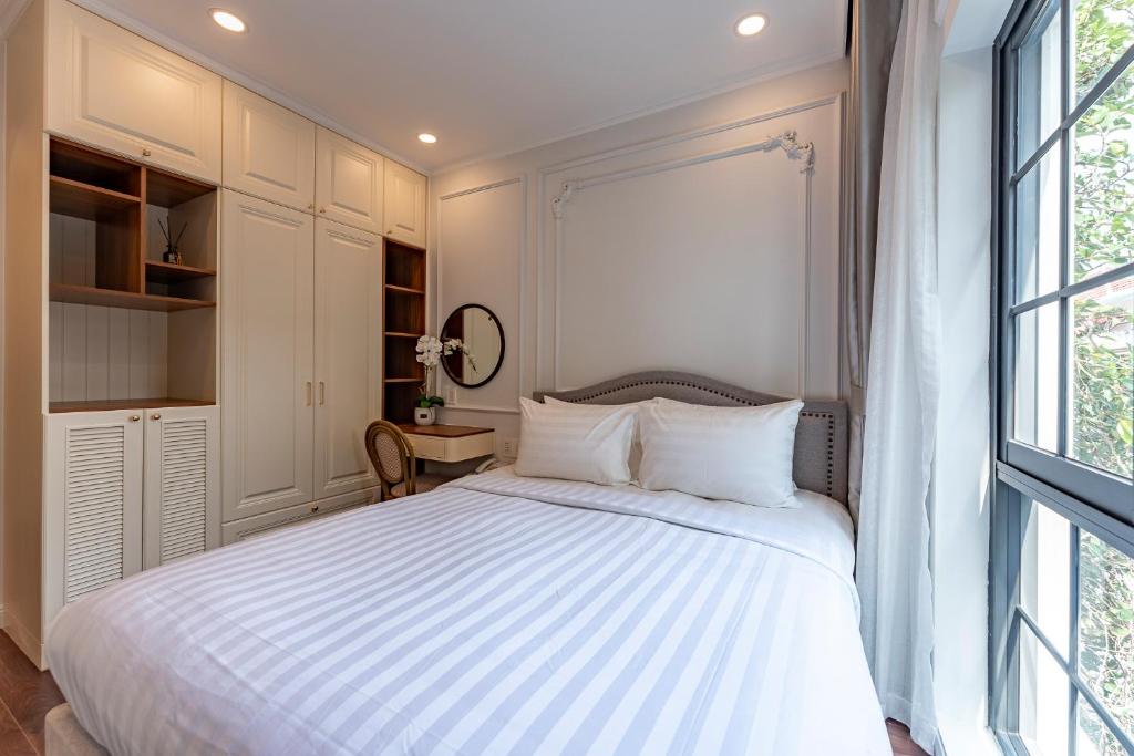 Golden Sun Apartment