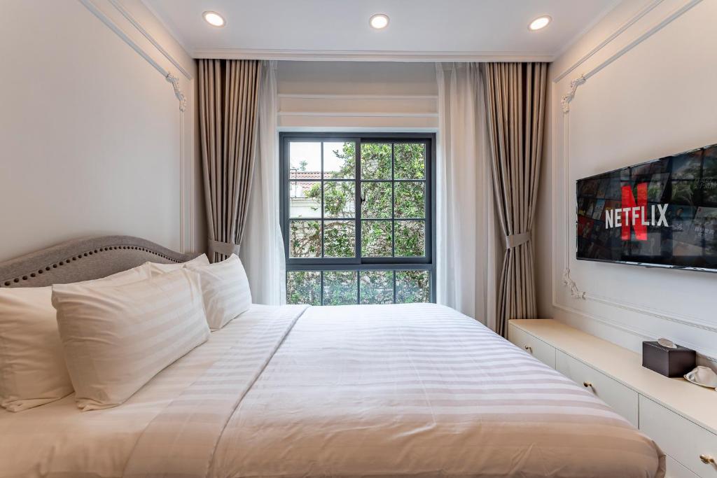 Golden Sun Apartment