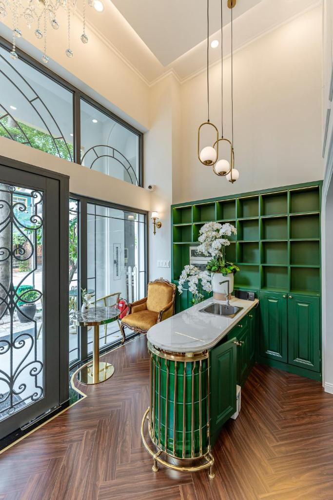 Golden Sun Apartment