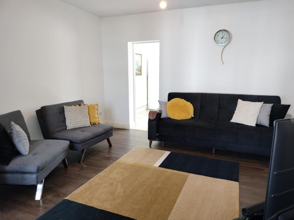 Bright Spacious Twin Room, next to Underground Station photo 1