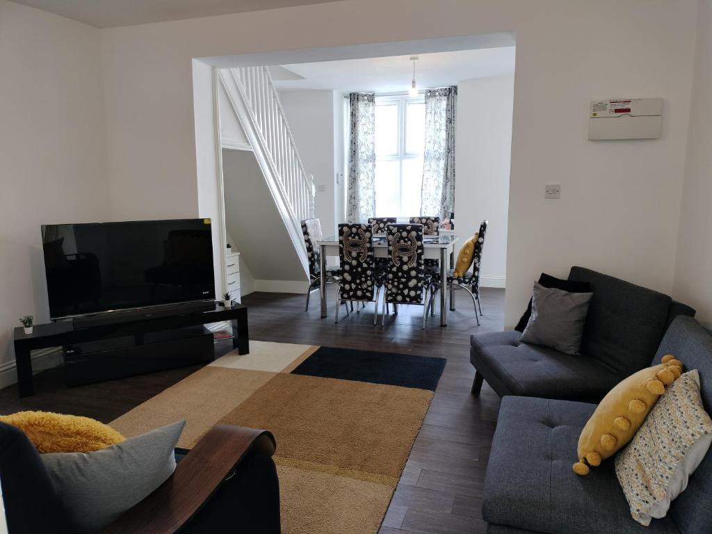 Bright Spacious Twin Room, next to Underground Station photo 4