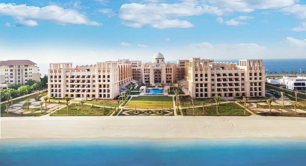 FAM Living - Sarai Apartments - Private Beachfront Escape in Palm Jumeirah