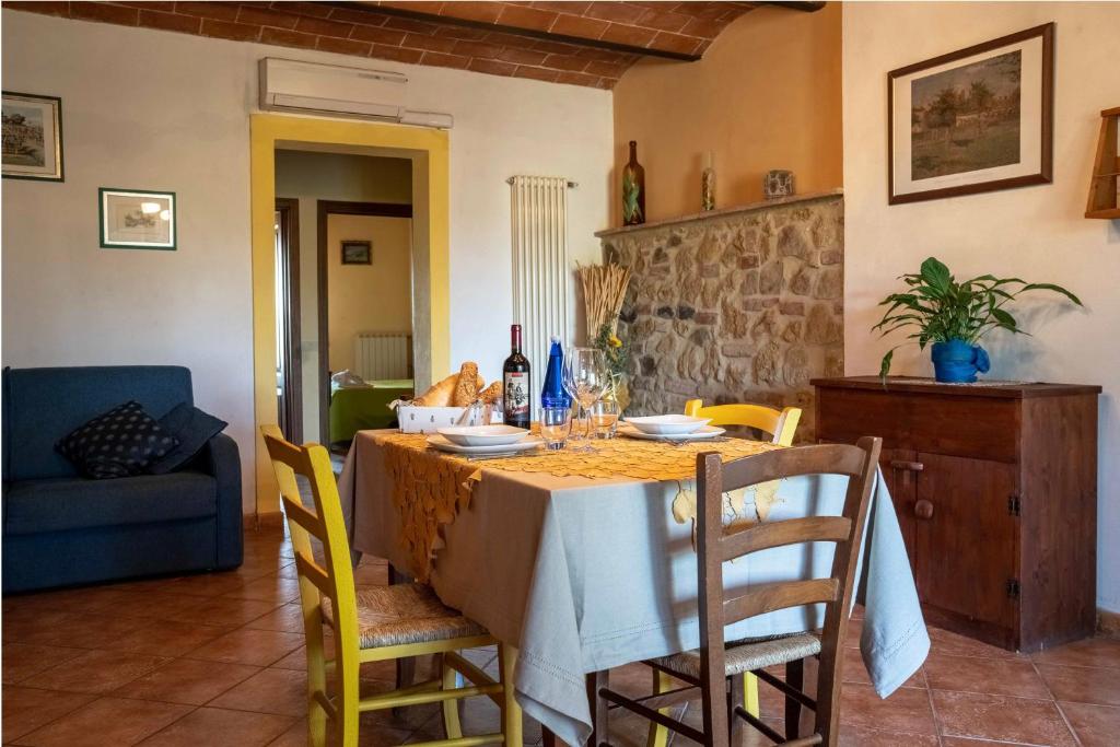 Agriturismo Podere Diacceroni - Tap to explore photos