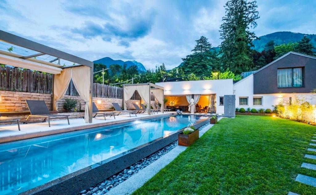 Merangardenvilla adults only photo 1
