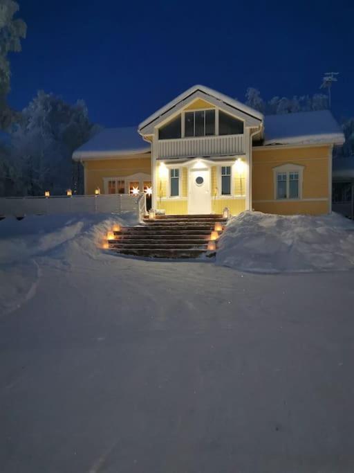 Arctic Lakeside Home photo 1
