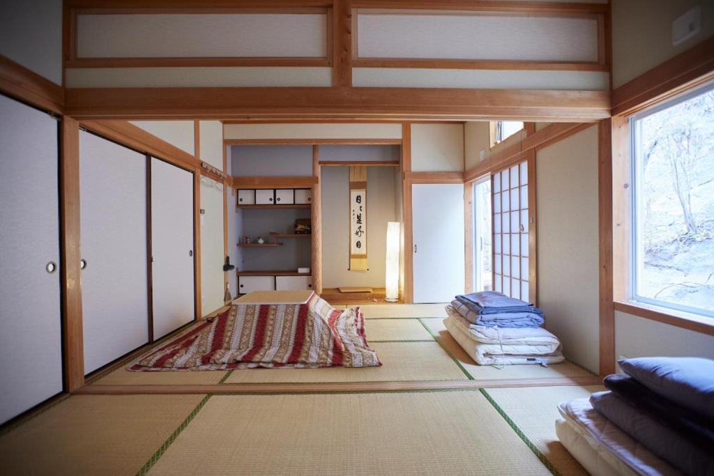 Tsushima White House photo 1