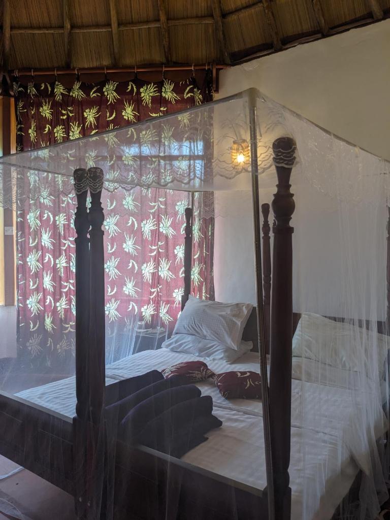 Cwmbale Eco-Safari Lodges, Restaurant and Zoo. photo 4