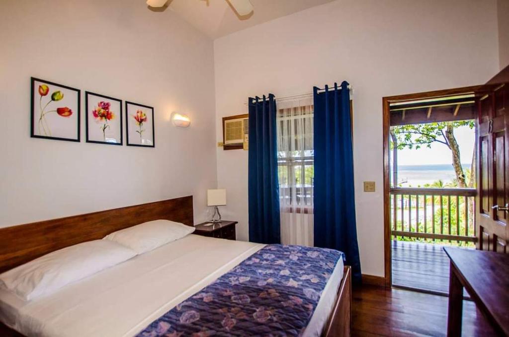Pirate's den Den Hotel photo 2