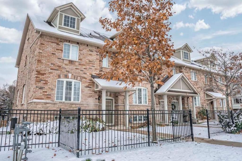 Designer 4BR Executive Townhome w/Parking photo 3