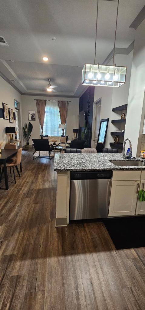 2br Luxury Apartment ATL (Buckhead) image