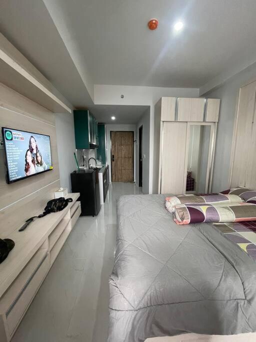 Sea View Studio Flat at Losari Beach, Makassar City photo 1