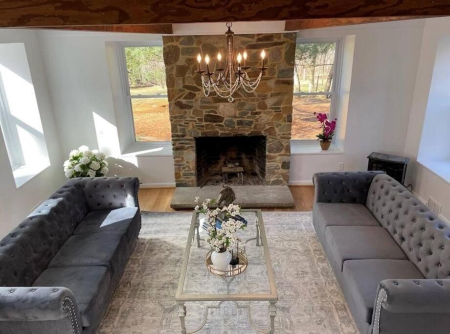 Colonial Chic - 3BR home, VA wine country near Harpers Ferry