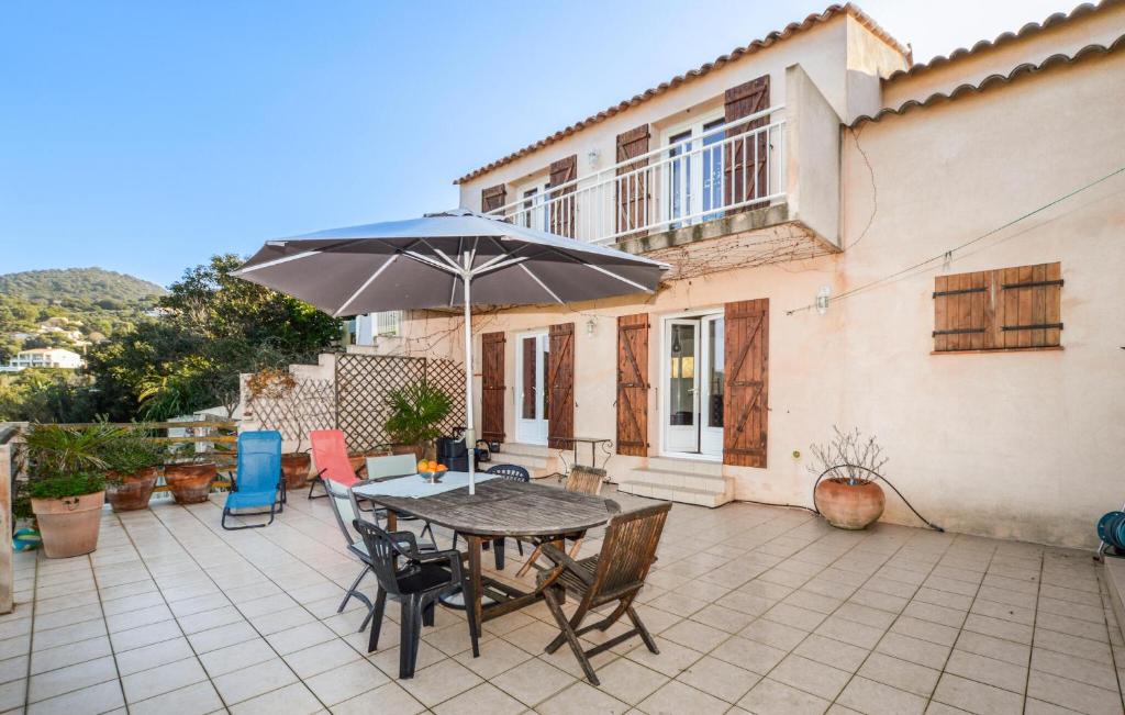 4 Bedroom Stunning Home In Cargse