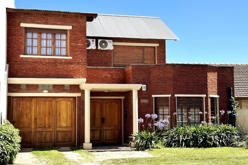 Gran casa con piscina