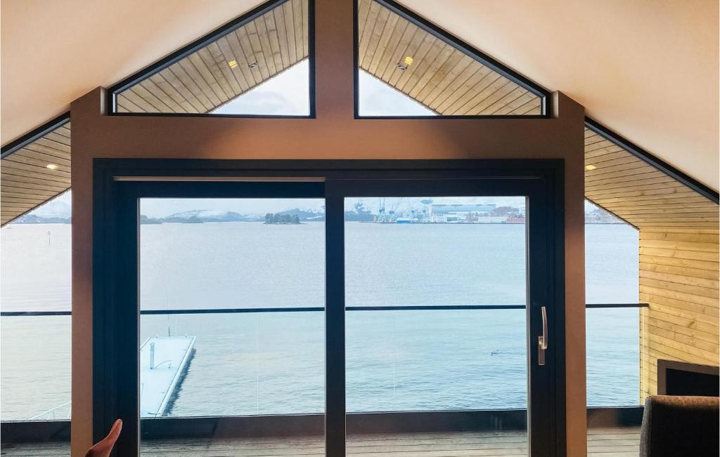 Stunning Apartment In Ulsteinvik With Wifi And 2 Bedrooms photo 3