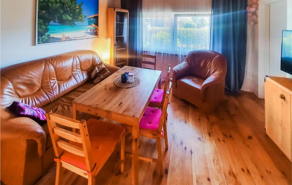 5 Bedroom Cozy Home In Rowy photo 2