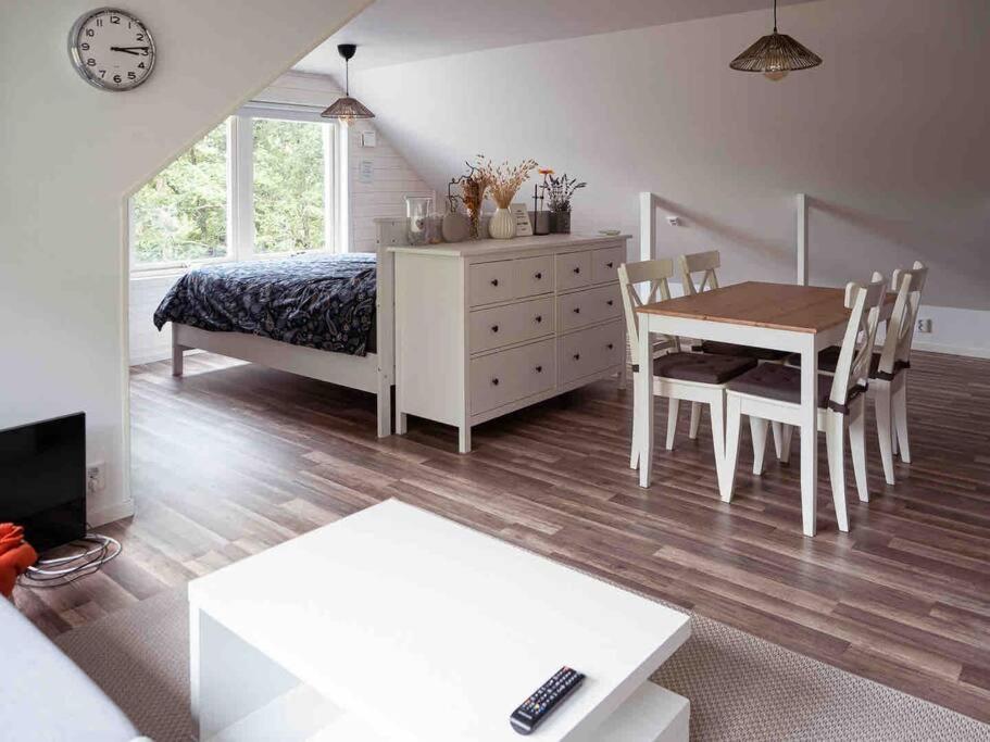 A lovely bright apartment with it's own entrance photo 1