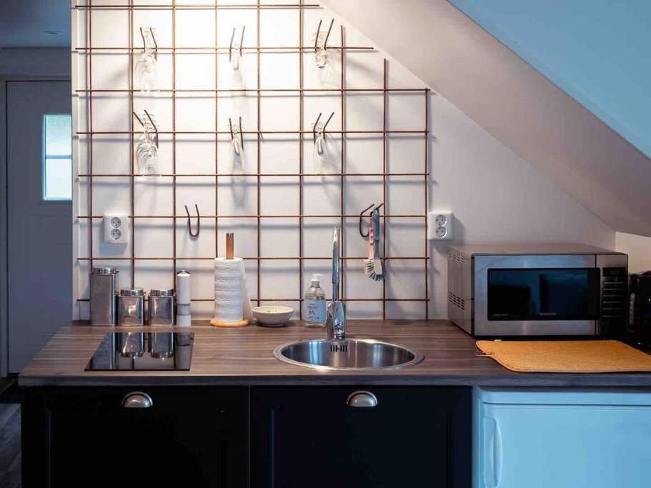 A lovely bright apartment with it's own entrance photo 2