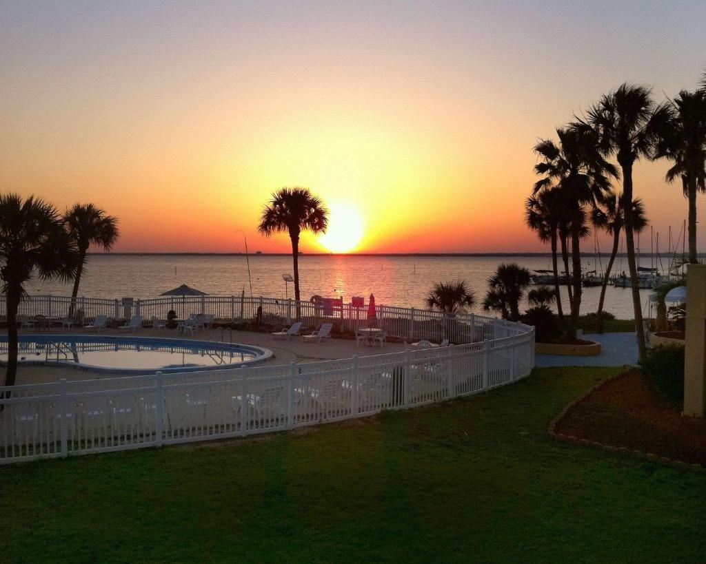 Quality Inn & Suites on the Bay near Pensacola Beach image