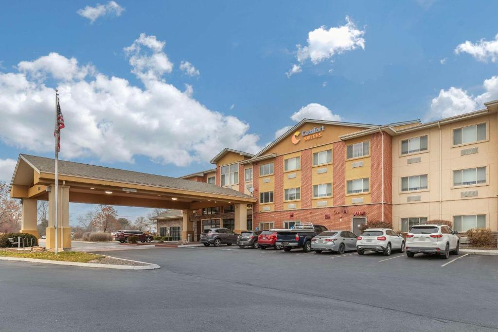 Comfort Suites Boise West Meridian image