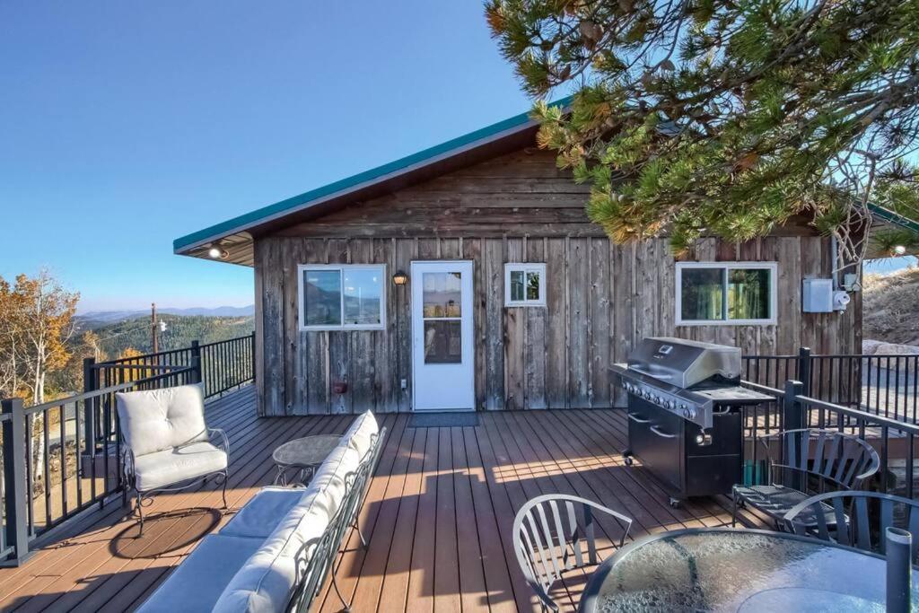 The View Cozy Oasis at 8510 ft~King Bed ~ Firepit!