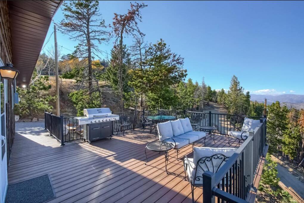 The View Cozy Oasis at 8510 ft~King Bed ~ Firepit! photo 4