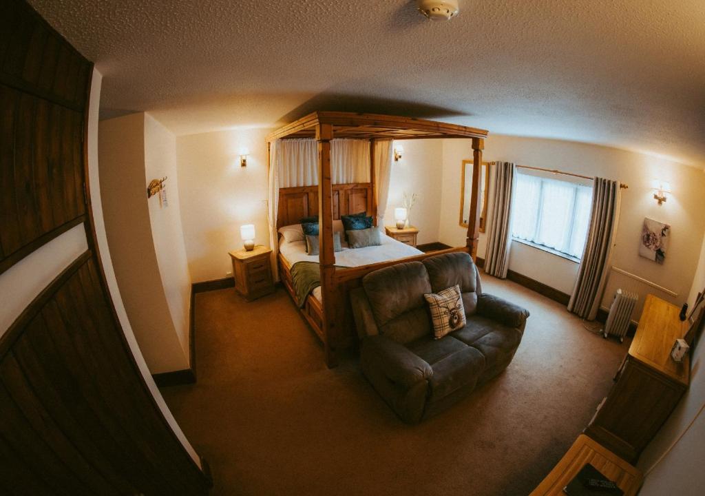 Rooms of The Heathfield Inn