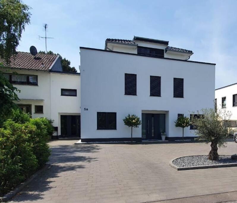 Haus mit viel Platz, Terrasse und Garten photo 1