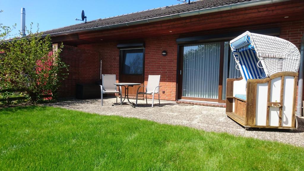 Ferienhaus Hermann mit Garten, Terrasse, Kamin und 300m zum Deich/ Salzwiesen photo 1