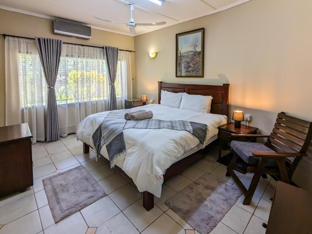 Room in Villa - Zambezi Family Lodge - Lion Room photo 3