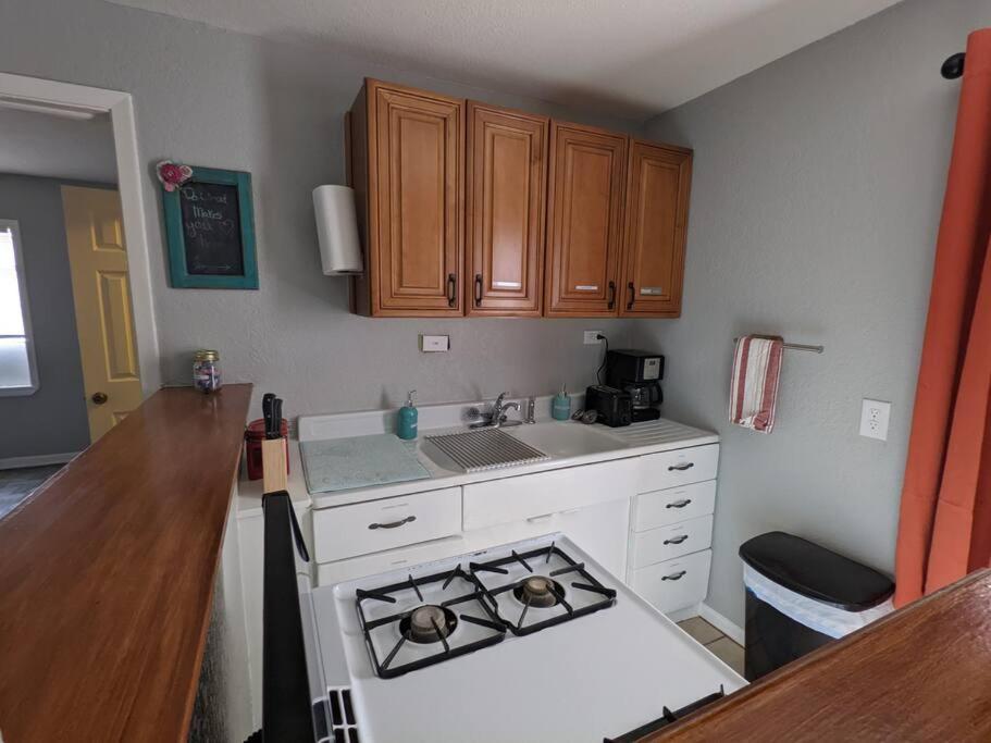 Cute, cozy apt near Hendricks photo 3