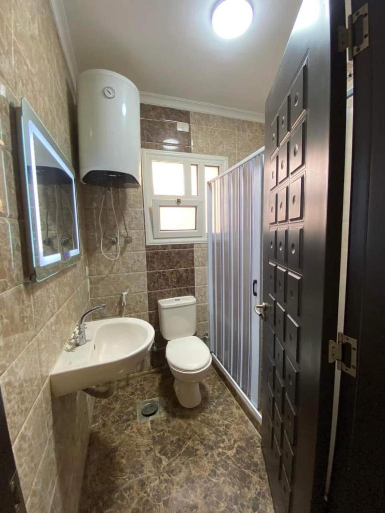Luxurious, fully furnished and well equipped apartment with modern amenities, stunning views, and convenient location for remote work or studying from home photo 3